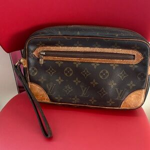 Vintage Louis Vuitton Monogram clutch broken zippers to close bag and inside